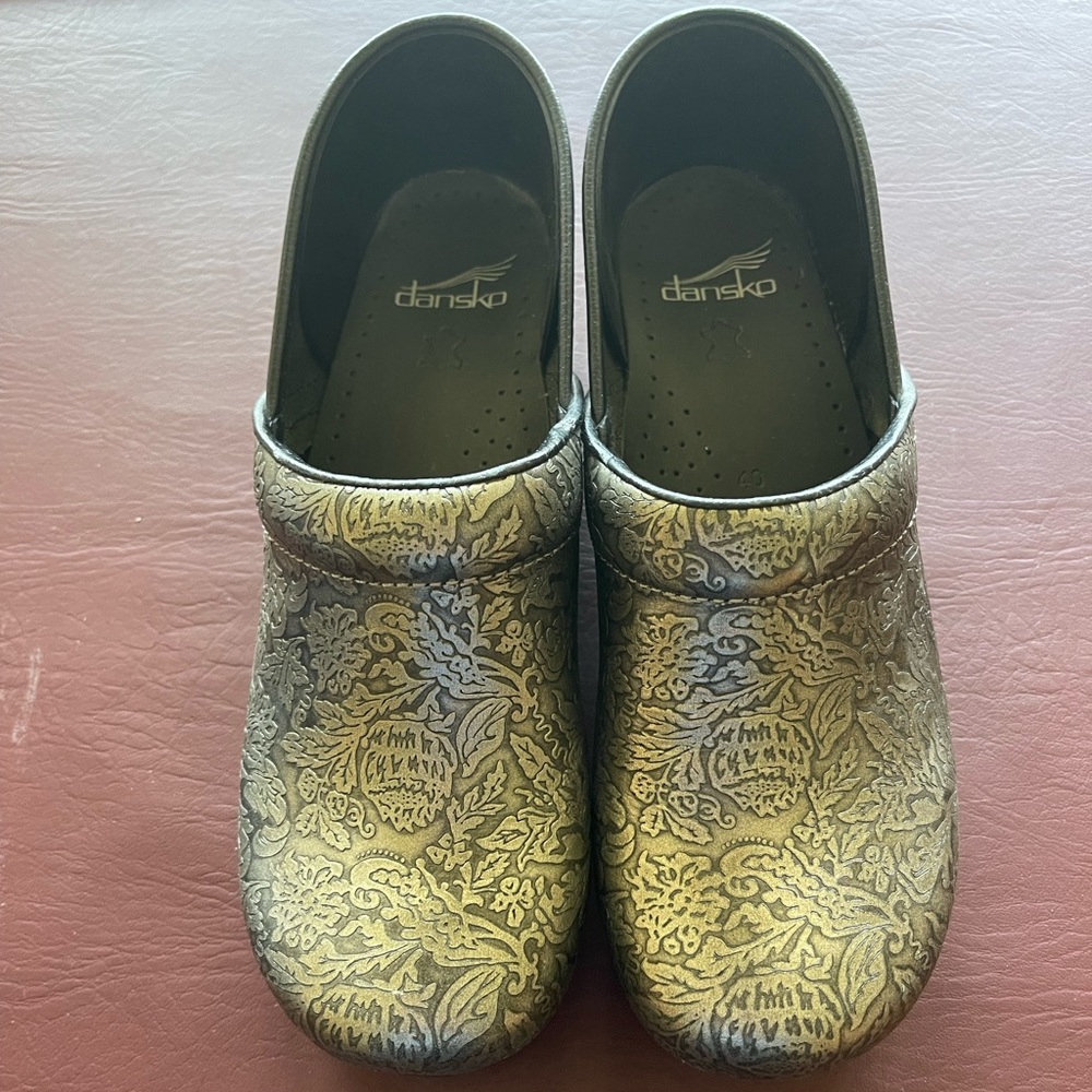 Dansko clogs brand new with box. Metallic color. Size 40.